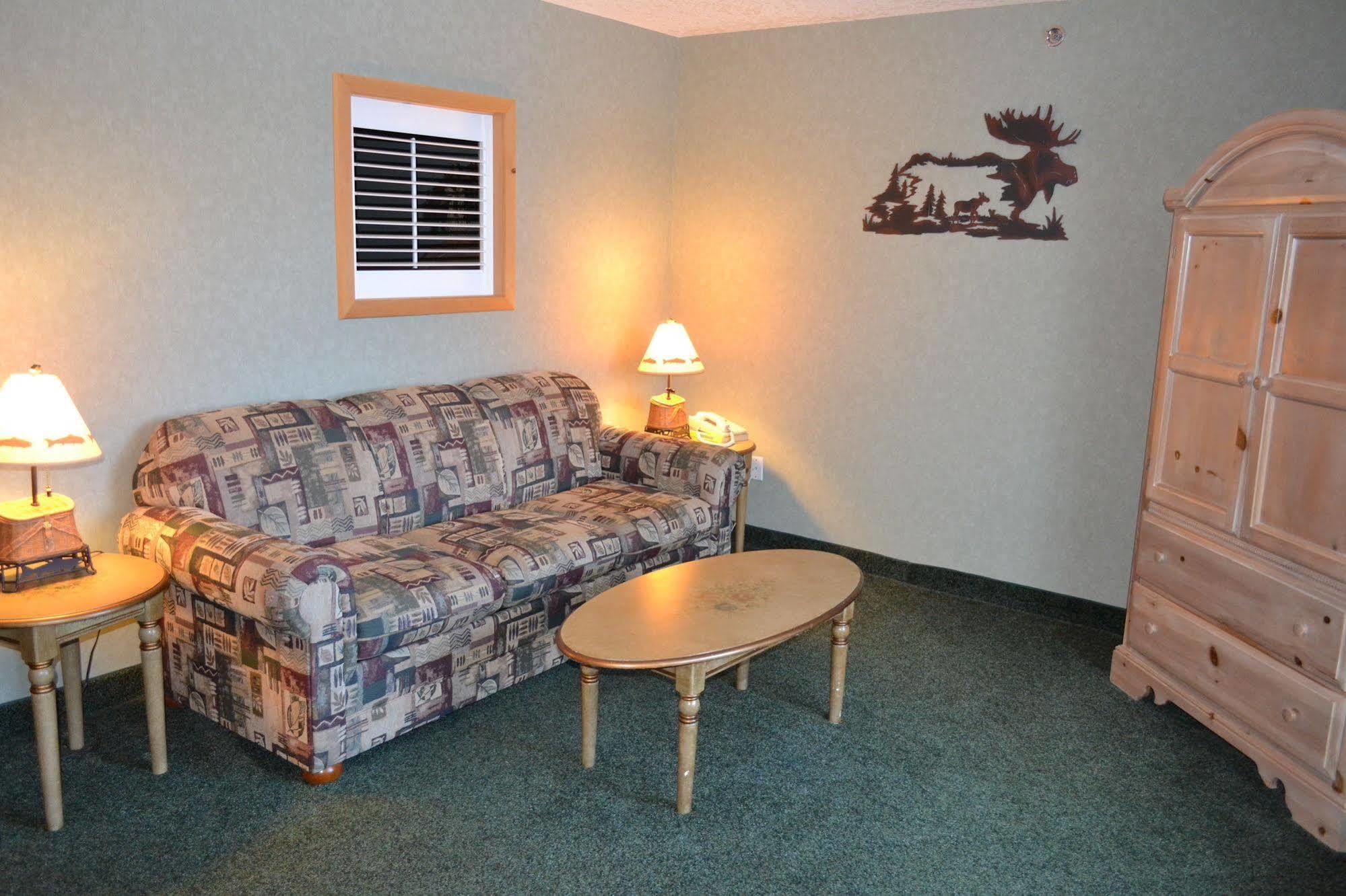 Crooked River Hotel 3*