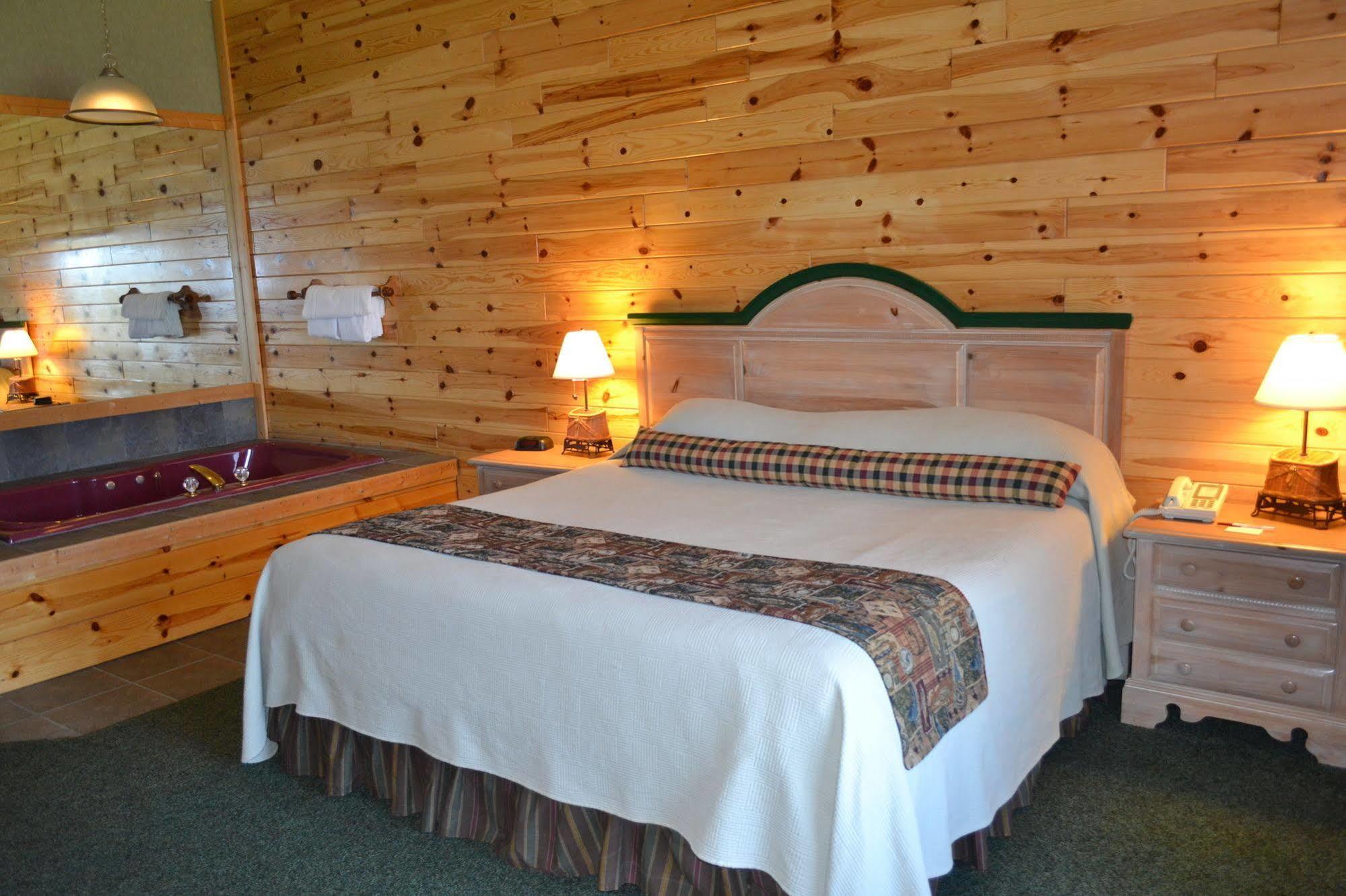 Crooked River Hotel 3*